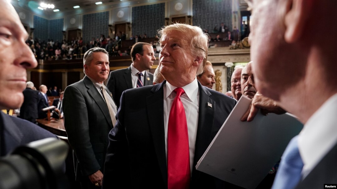 Дональд Трамп после выступления с посланием к Конгрессу о положении дел в стране