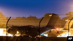 Vojni transportni avion Erbas A400 M njemačkog ratnog vazduhoplovstva stoji u vojnoj bazi u Vunštrofu, Njemačka, 25. juna 2021.