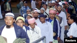 Beberapa anggota Jamaah Tabligh Indonesia siap berangkat untuk menghadiri pertemuan (foto: dok).