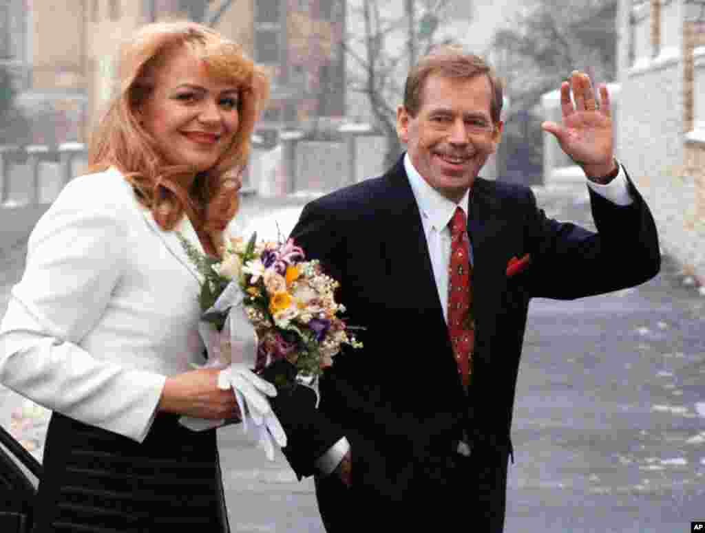 Havel with actress Dagmar Veskrnova following their private wedding ceremony in January 1997. Havel's wife Olga died of cancer in January 1996 after 32 years of marriage. (AP)