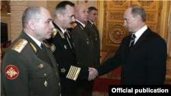 Генерал-полковник Николай Ткачёв (крайний слева) на приеме в Кремле, 2007 год