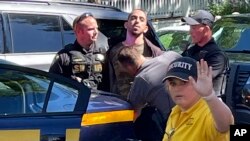 Hapšenje osumnjičenog za napad na Salmana Rušdija u Čotakvi u državi Njujork, 12. avgusta 2022.