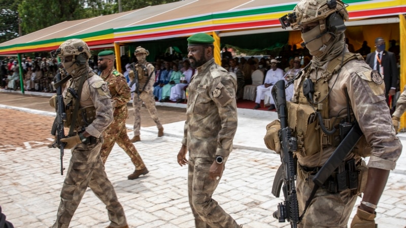 Annulation des fêtes de l'indépendance par la junte malienne, qui évoque la mobilisation des réservistes
