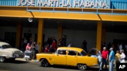 FILE - People put their luggage in a private taxi as they arrive from the U.S. to the Jose Marti International Airport in Havana, Cuba, Sept. 1, 2014. 