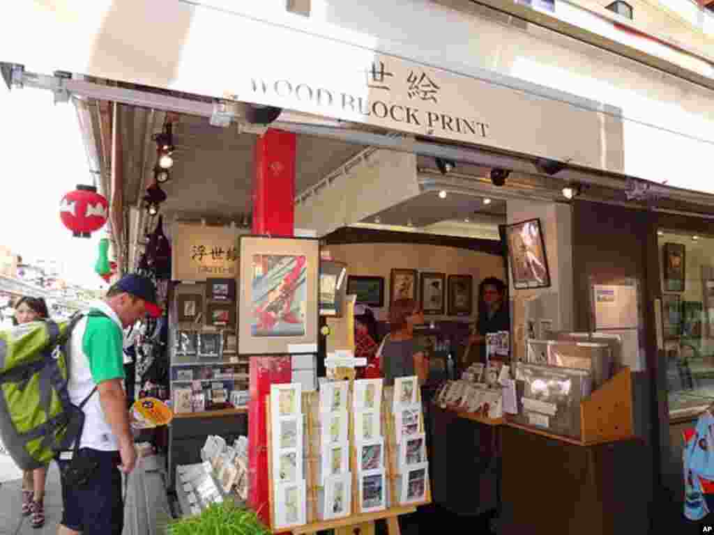 浅草寺附近出售浮世绘复制品的商店