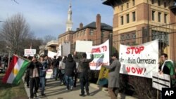 Kurdên li Washingtonê giwaştin û zordarîyên li ser Kurdan protesto dikin.