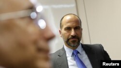 CEO Uber Technologies, Dara Khosrowshahi (kanan), dalam pertemuan dengan Menteri Keuangan Brazil Henrique Meirelles di Brasilia, Brazil, 31 Oktober 2017. (Foto:dok)