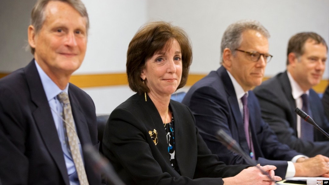 Delegasi AS yang dipimpin Roberta Jacobson (kedua dari kiri) dalam pembicaraan dengan delegasi Kuba di Washington (21/5).