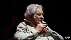 El expresidente uruguayo José Mujica (2010-2015) asiste a un mitin de cierre de campaña de su sector político en Montevideo el 19 de octubre de 2024.