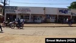 Des boutiques fermées à Nyawera, Bukavu, Sud-Kivu, 1er novembre 2017. (VOA/Ernest Muhero)