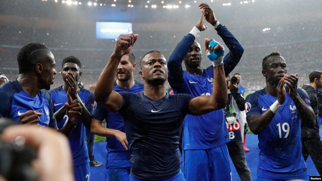 Abakinyi b'Umugwi nserukira gihugu w'Ubufaransa, bahejeje gutahukana intsinzi kuri Stade de France.