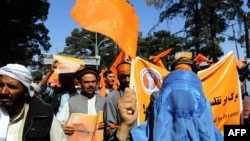 Sinh viên Afghanistan xuống đường biểu tình tại Herat phản đối gian lận bầu cử.