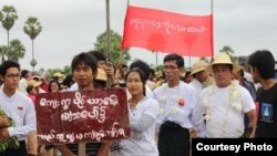 လက်ပန်းတောင်းတောင် ကြေးနီစီမံကိန်း ဒေသခံတွေနဲ့ ကျောင်းသားတွေ ကန့်ကွက်ဆန္ဒပြ