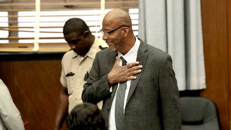 Missouri judge overturns murder conviction of man imprisoned more than 30 years