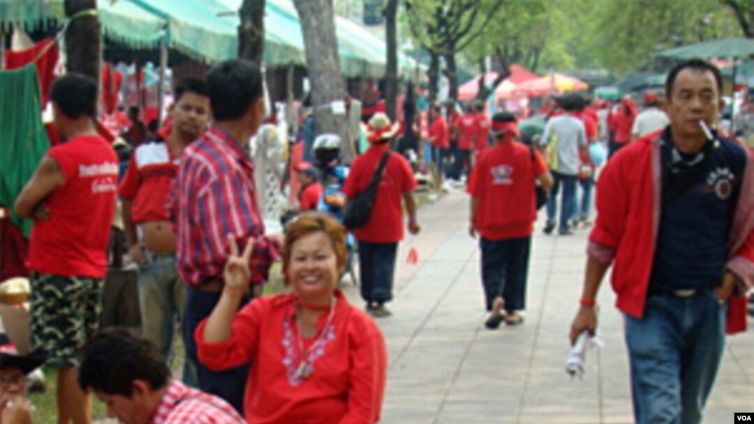 Para demonstran kaos merah masih meneruskan unjuk rasa di Bangkok, 18 Mar 2010.