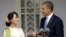 19일 버마를 방문해 민주화 운동가 아웅산 수치 여사(왼쪽)와 만난 바락 오바마 미 대통령.