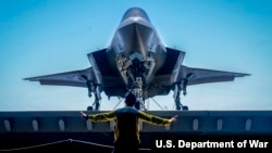 جنگنده اف-۳۵ آمریکا که در کنار اف-۲۲، خط‌شکنان اصلی حمله هوایی به‌شمار می‌روند - عکس از آرشیو