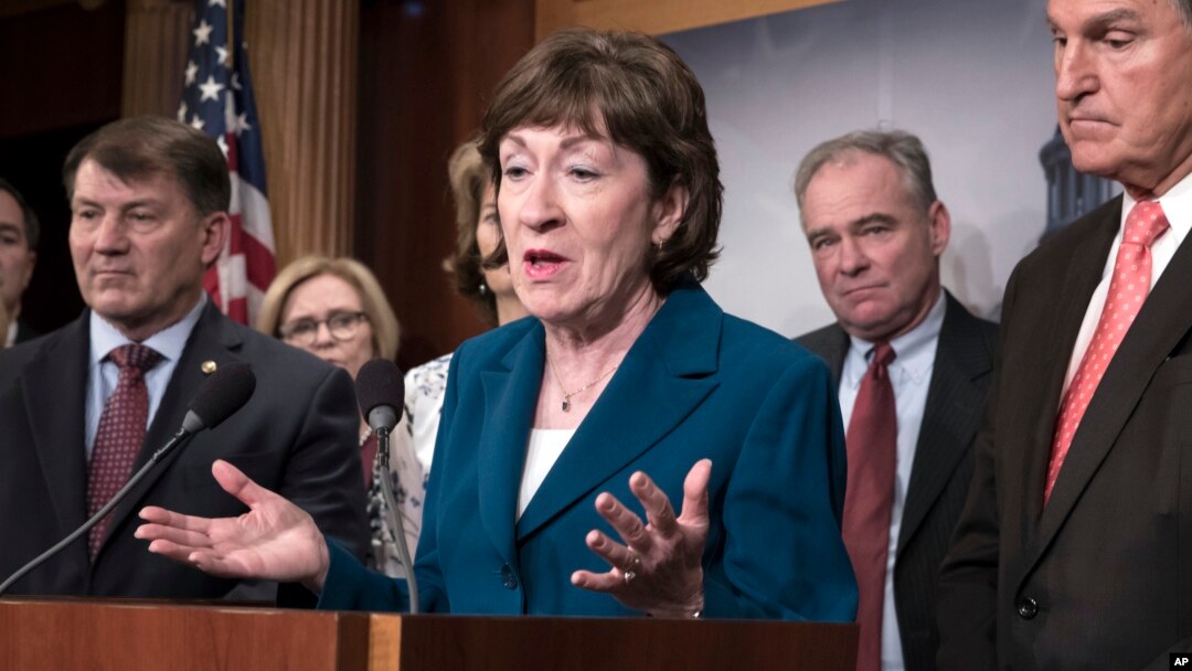 Senator Susan Collins (tengah) berbicara pada konferensi pers di gedung Capitol, Washington DC (foto: dok). 