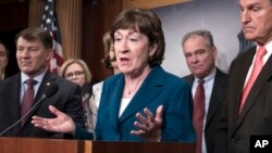 Senator Susan Collins (tengah) berbicara pada konferensi pers di gedung Capitol, Washington DC (foto: dok). 