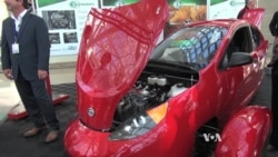 บริษัทเทคโนโลยีนำเสนออุปกรณ์เสริมคึกคักที่งานแสดงรถยนต์ในนครลอสแองเจลลิส