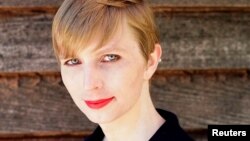 Chelsea Manning critica decisión de Harvard de revertir su ofrrecimiento de una beca de vistia.