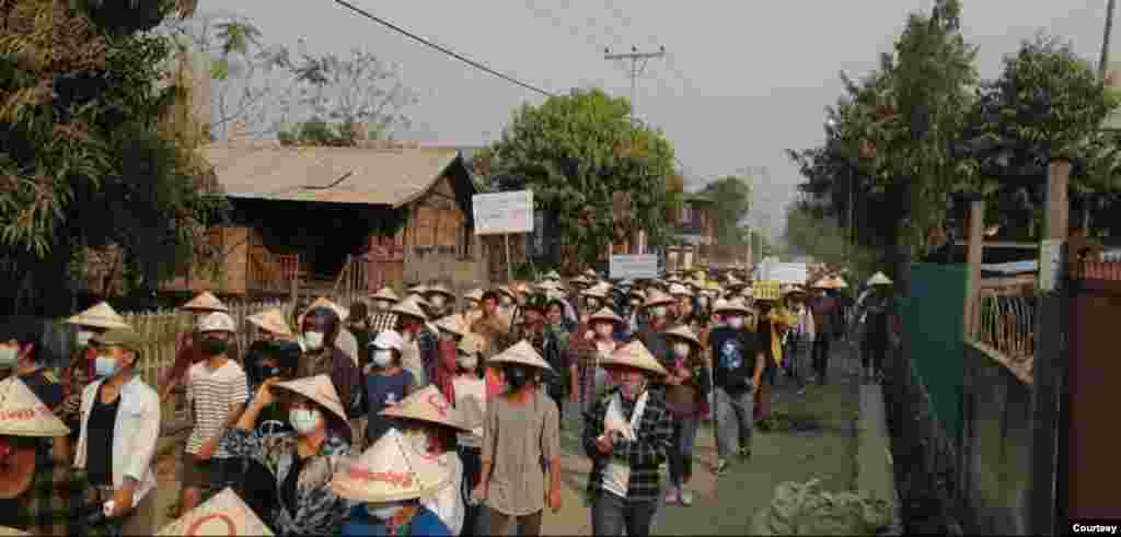 မတ်လ ၈ ရက်နေ့ ကလေးမြို့ လူထုချီတက်ပွဲ ပြုလုပ်ခဲ့တဲ့ မြင်ကွင်း။