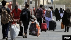  ولکر ترک، کمیشنر عالی حقوق بشر سازمان ملل متحد، پیش از این گفته بود که بازگرداندن اجباری پناهجویان و مهاجران افغان "نقض قوانین بین‌المللی حقوق بشر و قوانینی مرتبط با پناهندگان به شمار می‌رود. عکس- آرشیف