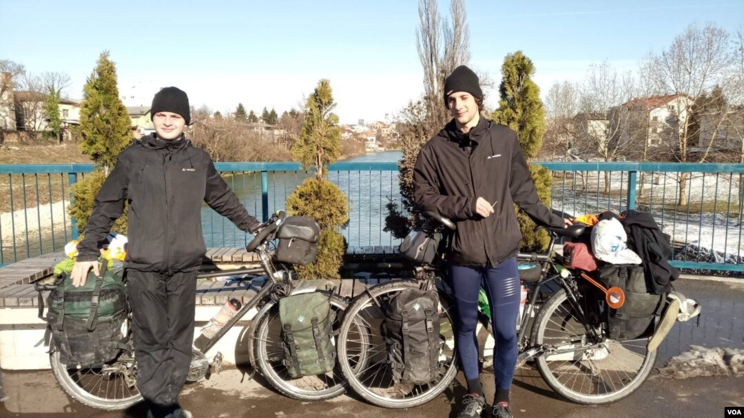 Elio Dauch i Justin Poux, Evropska biciklistička turneja, Banja Luka, januar 2021.