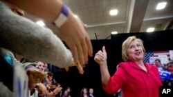 Umukandida w'Umudemokrate, Hillary Clinton ariko yiyamamaza muri Reta ya Kentucky. 