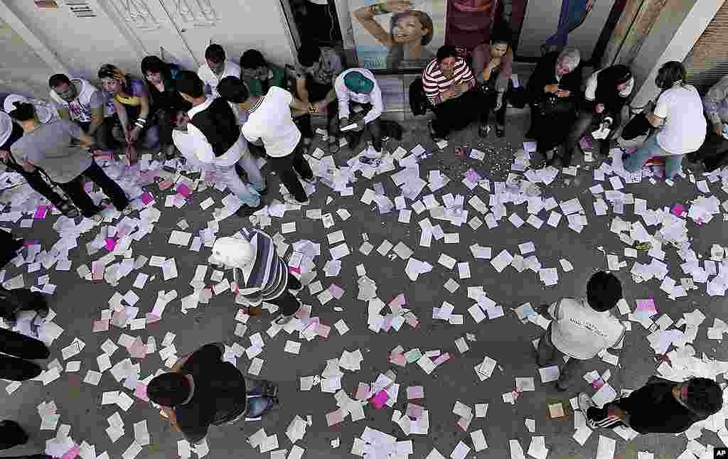 In this photo taken during a government-organized tour, Syrian campaign workers wait outside a Damascus polling station. (AP)