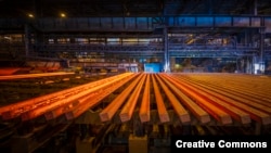 خط تولید کارخانه فولاد خوزستان در آذرماه ۱۳۹۹