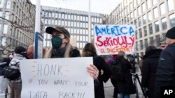 Gjatë një proteste përpara Zyrës së Menaxhimit të Personelit 