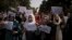 Para perempuan Afghanistan melakukan unjuk rasa menuntut dihormatinya hak-hak mereka di bawah rezim Taliban dalam aksi di Kabul, Minggu (19/9).
