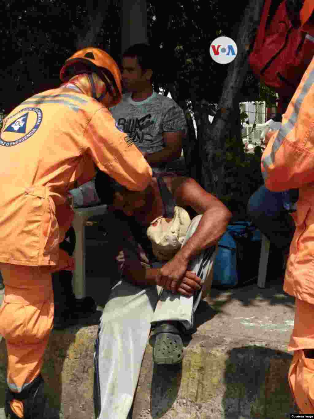 Los actos violentos han impedido la entrega de la totalidad de la ayuda humanitaria, y se reportan varios heridos en el Puente Internacional Simón Bolívar, ubicado entre Colombia y Venezuela.