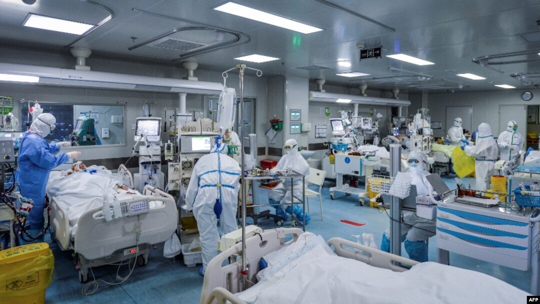 Suasana di rumah sakit khusus untuk perawatan pasien yang terkena virus korona di Wuhan, provinsi Hubei, China, 24 Februari 2020. 