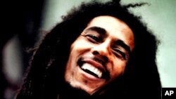 আজকের বিশ্ব সঙ্গীতঃ ৩০ বছর পর বব মারলী ও তাঁর “ওয়ান লাভ”