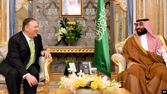 美国国务卿蓬佩奥(左)在沙特阿拉伯吉达会见沙特王储穆罕默德·萨勒曼。(2019年9月18日)