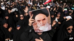 ანტისამთავრობო პროტესტის წინააღმდეგ ირანის ხელისუფლების მიერ ორგანიზებული დემონსტრაცია.