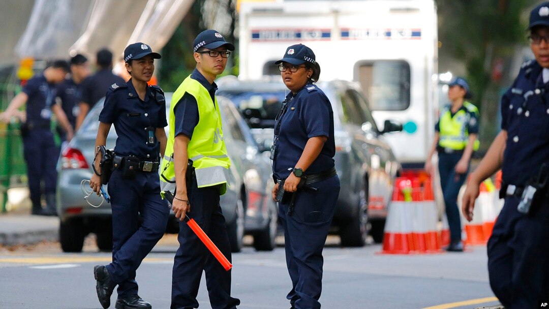 Polisi Singapura di sekitar lokasi KTT internasional "Shangri-La Dialogue"