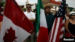 Algunos pequeños comerciantes aseguran que el TLC entre EE.UU., Canadá y México, conocido como NAFTA, ha perjudicado a sus negocios.