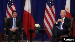 ARCHIVO: El presidente de EEUU, Joe Biden, en una reunión con su homólogo filipino Ferdinand Marcos Jr, en el maro de la Asamblea General de la ONU en Nueva York el 22 de septiembre de 2022.