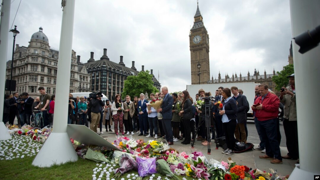 Londonda qonunchilar marhum safdoshlarini xotirlamoqda