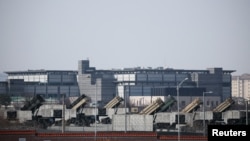 شماری از سامانه‌های پاتریوت آمریکا در پایگاه نظامی این کشور در کره جنوبی که قرار است به خاورمیانه منتقل شوند.