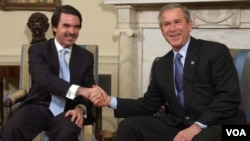 José María Aznar y George W.Bush durante un encuentro en 2004 en la Casa Blanca.