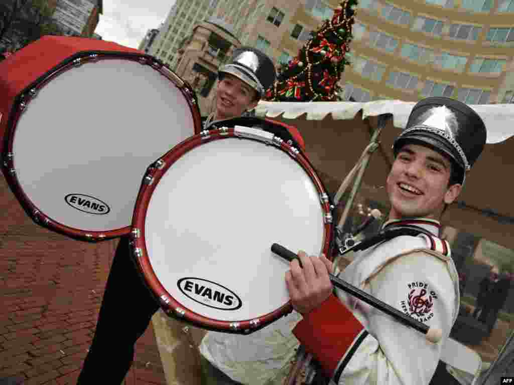 Близится Рождество – пора парадов