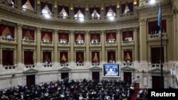 Los legisladores argentinos debaten sobre el proyecto de ley de reforma económica del presidente argentino Javier Milei, conocido como el "proyecto de ley ómnibus", en el Congreso Nacional, en Buenos Aires, Argentina, el 31 de enero de 2024.