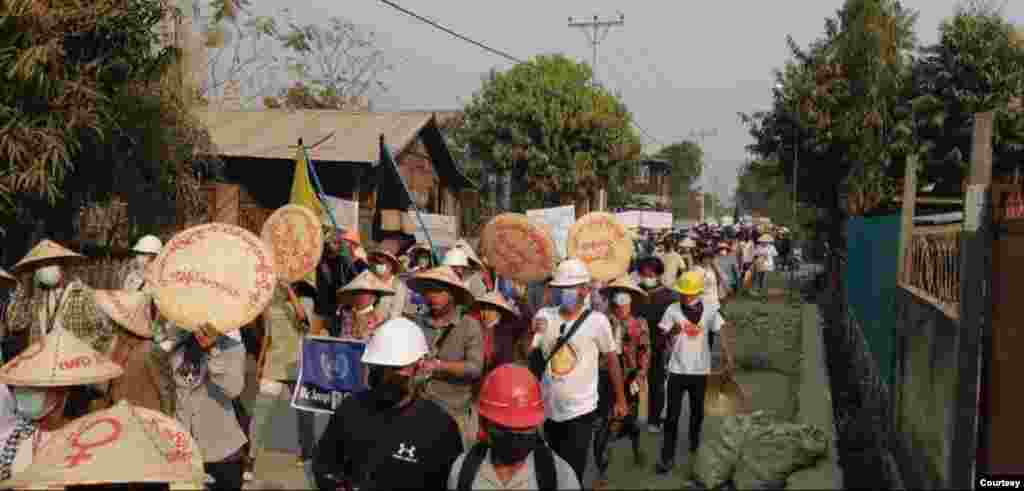 မတ်လ ၈ ရက်နေ့ ကလေးမြို့ လူထုချီတက်ပွဲ ပြုလုပ်ခဲ့တဲ့ မြင်ကွင်း။