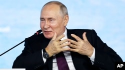 Predsednik Rusije Vladimir Putin govori na Istočnom ekonomskom forumu u Vladivostoku, na krajnjem istoku Rusije, 12. septebra 2023.