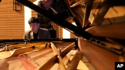 Takosangba Pongen, 27, a blind pianist, rehearses during the two-day Brillante Piano Festival in Bengaluru, India, Sunday, Sept. 29, 2024. (AP Photo/Aijaz Rahi) 