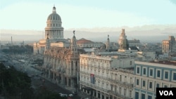 Los dos especialistas del Centro de Estudio de la Economía Cubana de la Universidad de La Habana consideran que algo debe hacerse de inmediato.